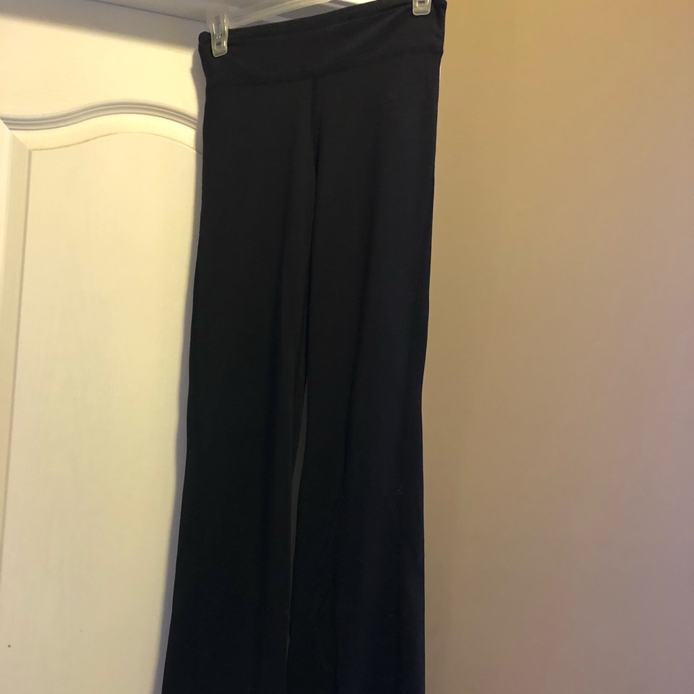 Black yoga pants
